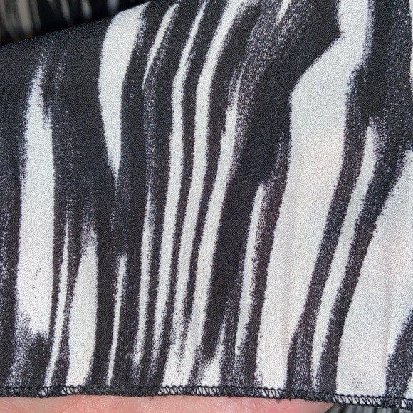 Stunning unique dress - Picture 5 of 5